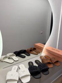 Shapka Miu Miu - Elegancë dhe Komoditet - Shapka për Femra