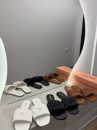 Shapka Miu Miu - Elegancë dhe Komoditet - Shapka për Femra