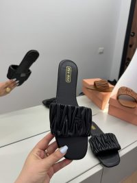 Shapka Miu Miu - Elegancë dhe Komoditet - Shapka për Femra