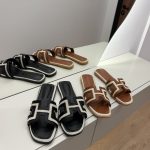 Shapka për femra Hermes Oran Patent Kroko, stil modern dhe komoditet të jashtëzakonshëm.