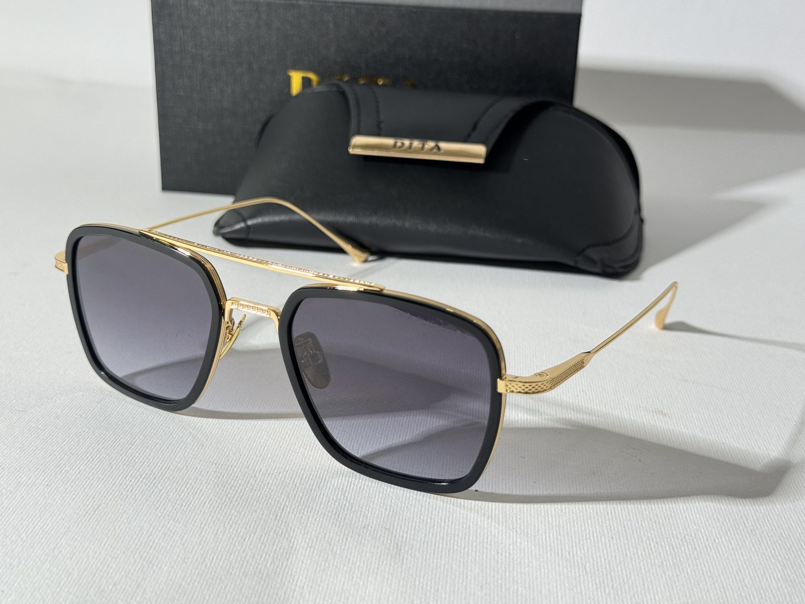 dita-1kryesore Men's Dita sunglasses with gold frame and black case.