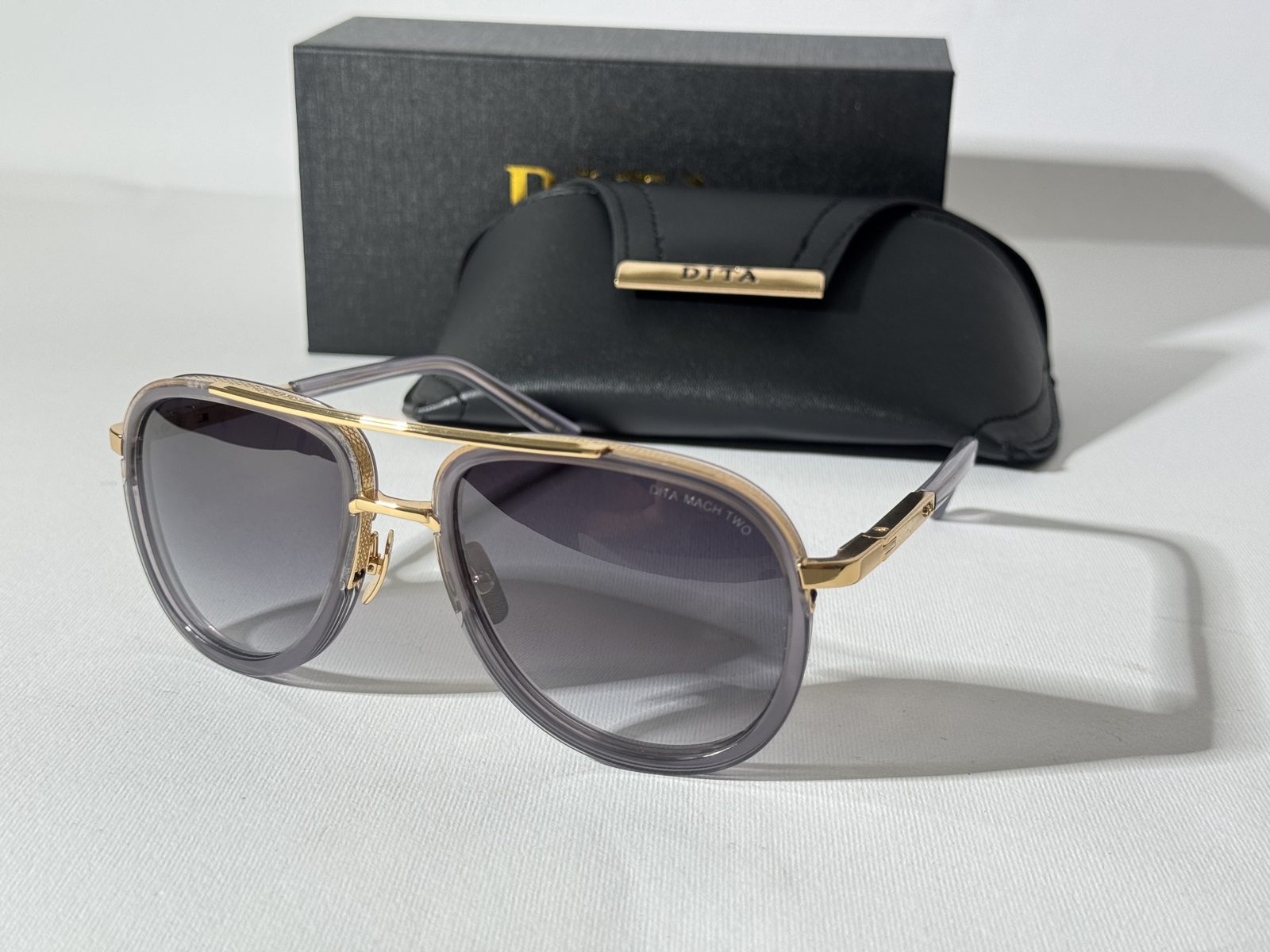 dita-2kryesore Men's Dita sunglasses with case, stylish protection.
