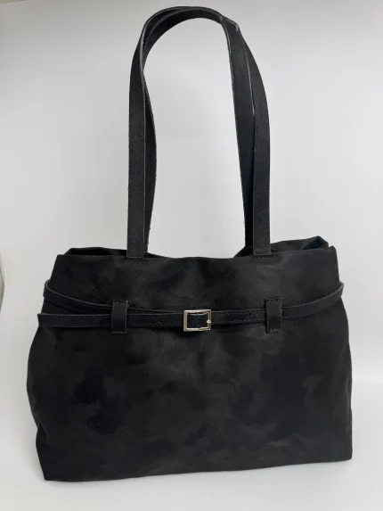 Çantë moderne për femra me dizajn elegant dhe praktik.