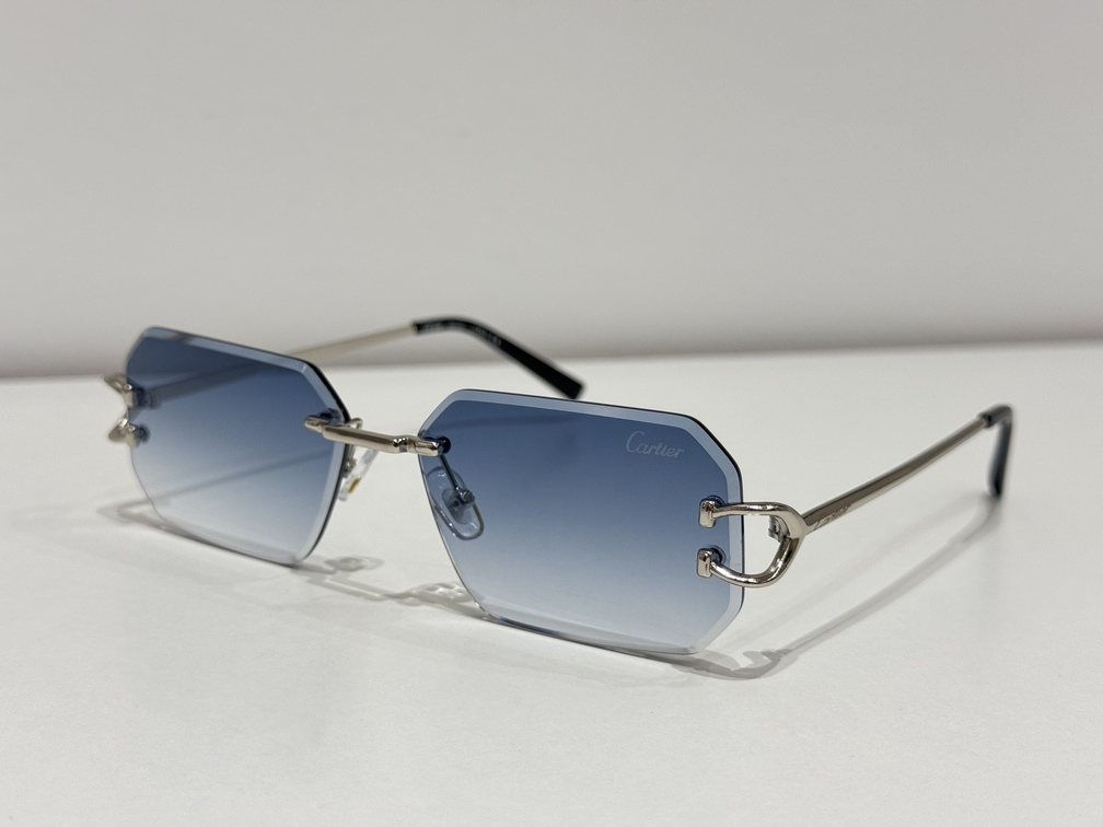 cartier-39-kryesore Syze dielli Cartier për femra me dizajn elegant dhe mbrojtje UV.