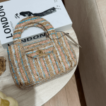 Çanta Chanel Tweed, elegante dhe funksionale për çdo rast.
