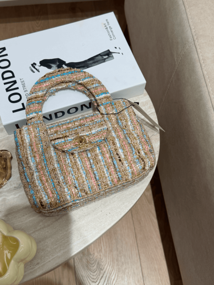 Çanta Chanel Tweed, elegante dhe funksionale për çdo rast.