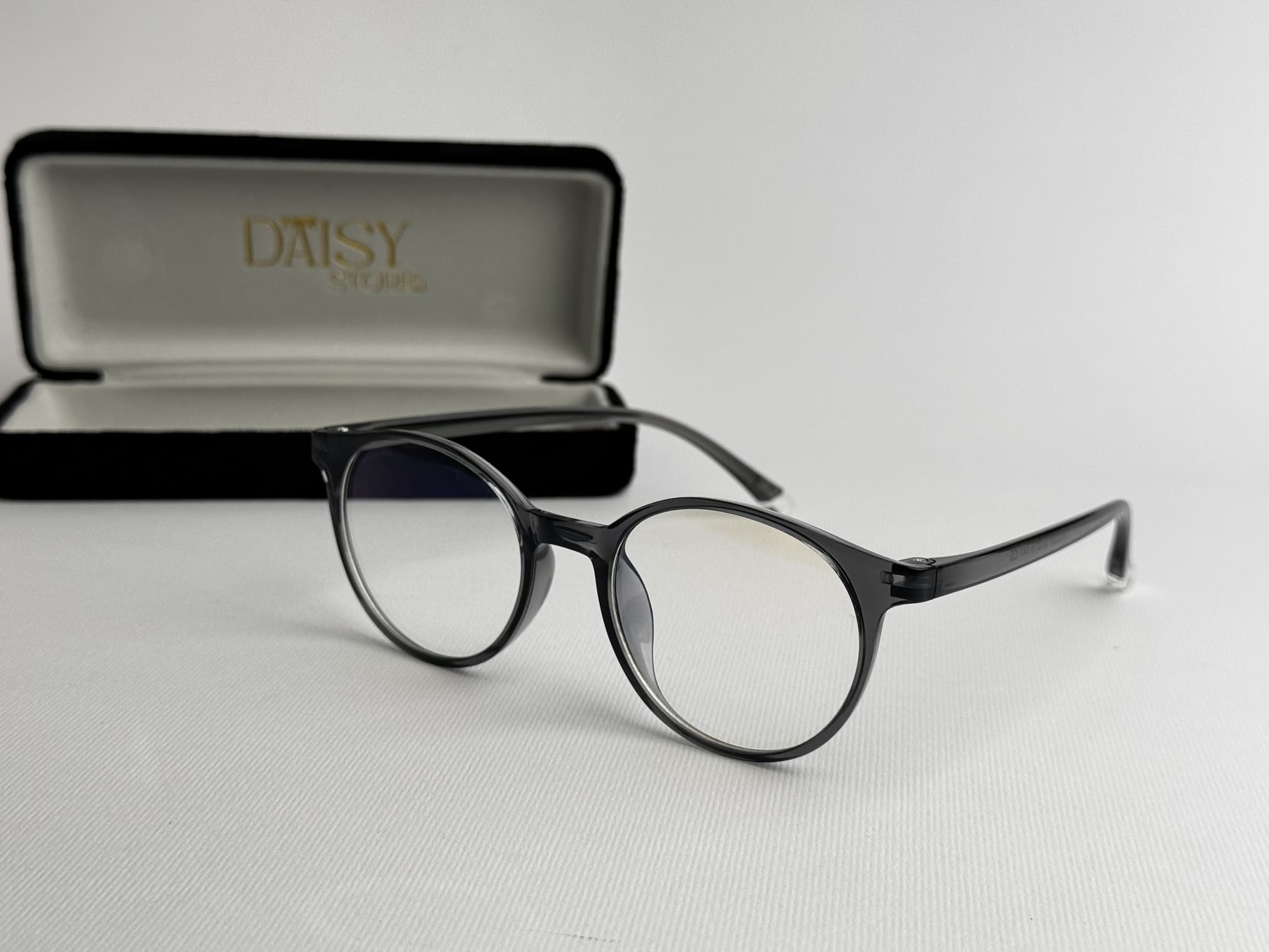 ds-blue-001-kryesore Syze Qetesuese Blue Control glasses with case, stylish protection.