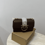 Çanta femrash Pinko Love Bag on box, elegant design.