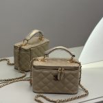 Canta Chanel Vanity Case Duo, çantë elegante me dizajn moderne.