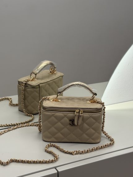 Canta Chanel Vanity Case Duo, çantë elegante me dizajn moderne.