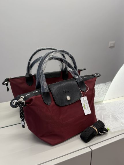 Canta Longchamp Le Pliage Cuir handbag, burgundy with black leather accents.