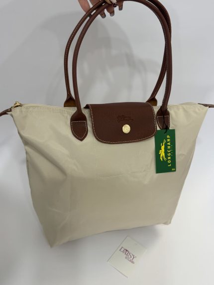 Çanta Longchamp Le Pliage XL cream tote with brown handles.
