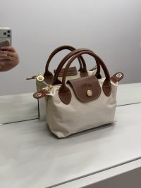 Çanta Longchamp Le Pliage Small, elegant beige tote with brown leather accents.