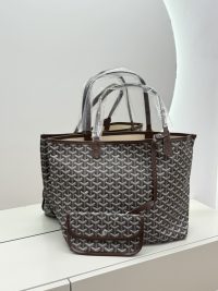 Goyard Saint Louis Tote bag with elegant pattern and pouch.