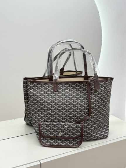 Goyard Saint Louis Tote bag with elegant pattern and pouch.