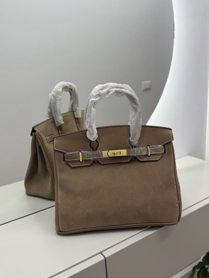 Luxurious Hermes Birkin Bag luksoze in elegant taupe color.