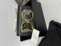 Çantë Dolce Gabbana black handbag with gold DG logo.