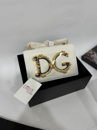 Çantë Dolce Gabbana DG logo, elegant white design.