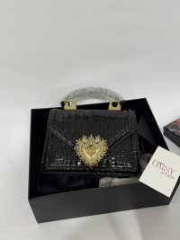 Çantë Dolce Gabbana DG logo, black croc pattern, gold heart emblem.