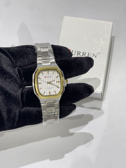 Curren Ora Katrore e Bardhë silver watch with box.