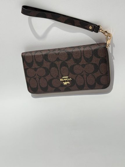 Elegant Burberry women's wallet with stylish design.