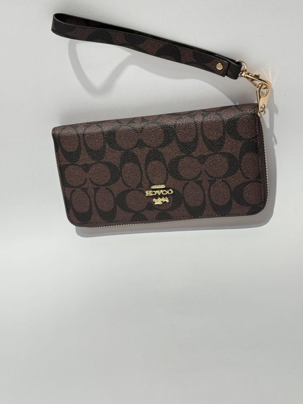 Elegant Burberry women's wallet with stylish design.