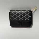 Portofol Guess për femra, black with zigzag pattern, gold zipper.