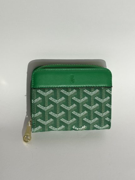 Prada Portofol Femrash Luksoz green luxury wallet with geometric pattern.