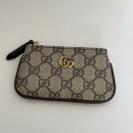 Gucci Ophidia GG Portofol beige monogram wallet with gold logo.