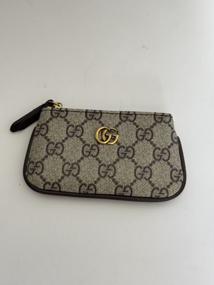 Gucci Ophidia GG Portofol beige monogram wallet with gold logo.