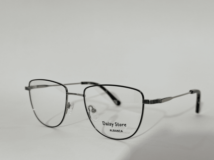 Skelete Optike Daisy për femra, stil dhe mbrojtje për sytë