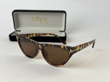 Miu Miu women's sunglasses, tortoiseshell frame, elegant protection.