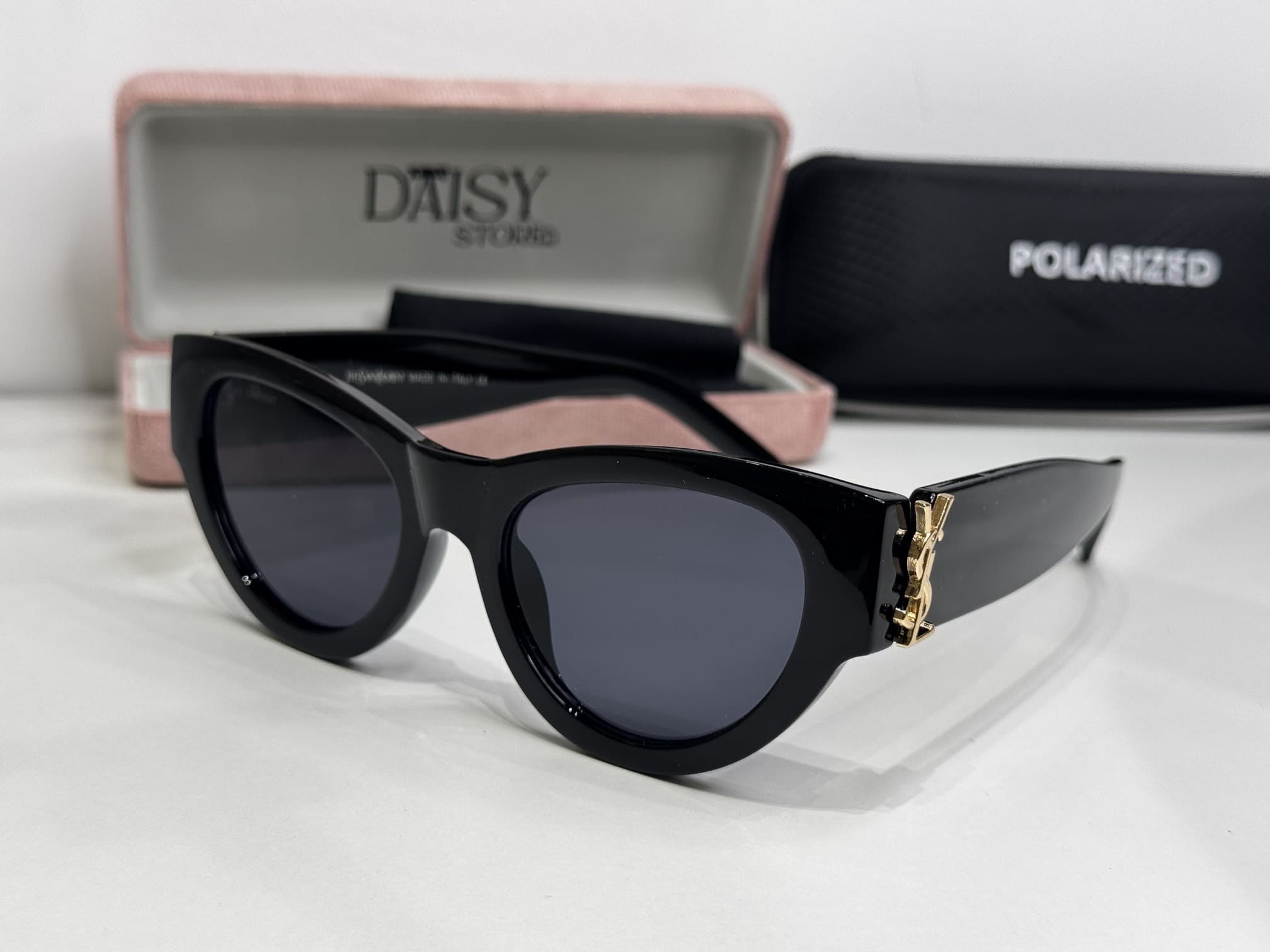 ds-syze-276-kryesore Saint Laurent women's sunglasses with case, elegant black design.