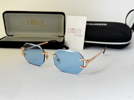 Syze Dielli Cartier për Femra with blue lenses and gold frames.