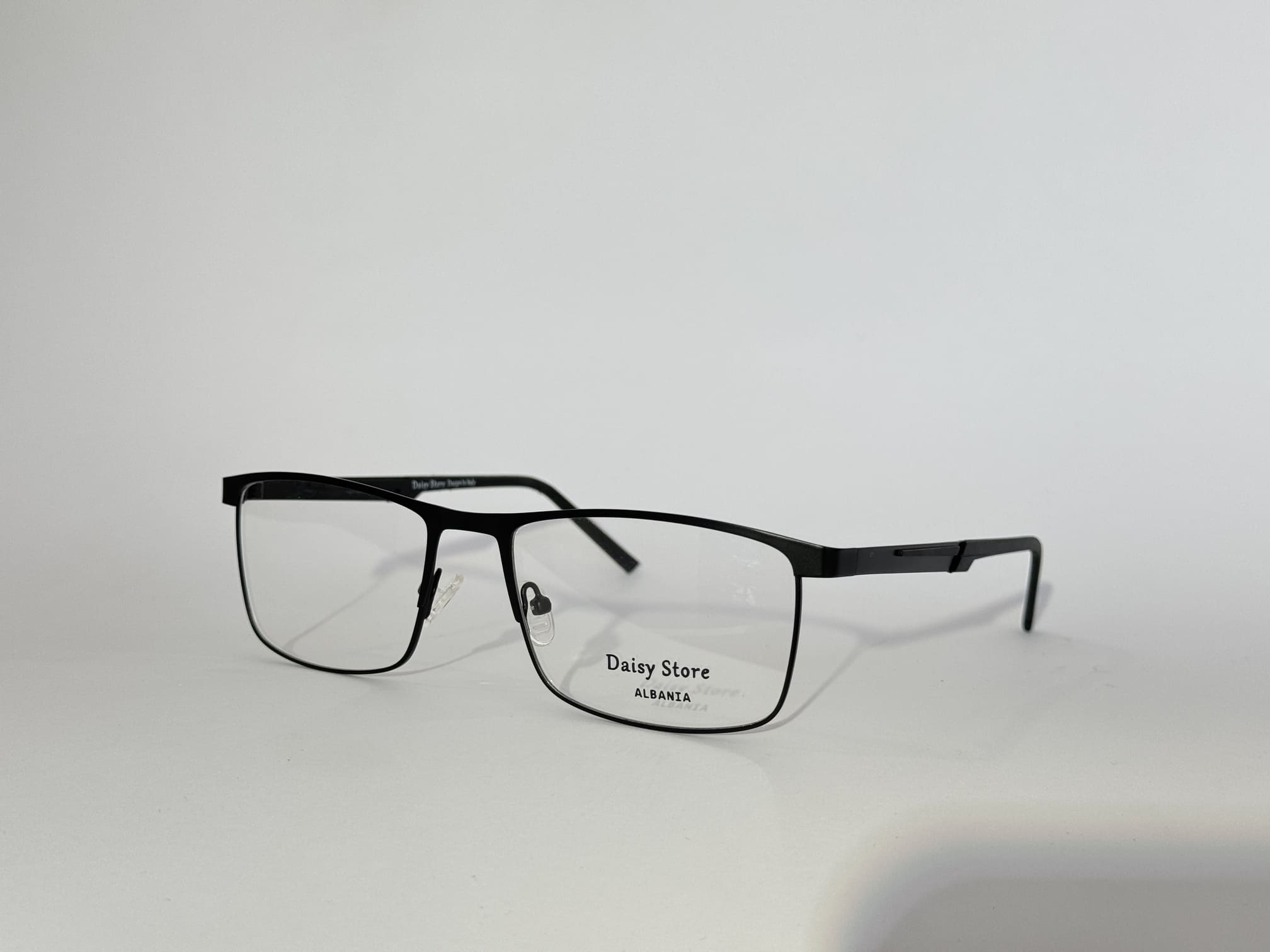 ds-syze-optike-38-kryesore Men's optical glasses, stylish black frame, comfort fit.