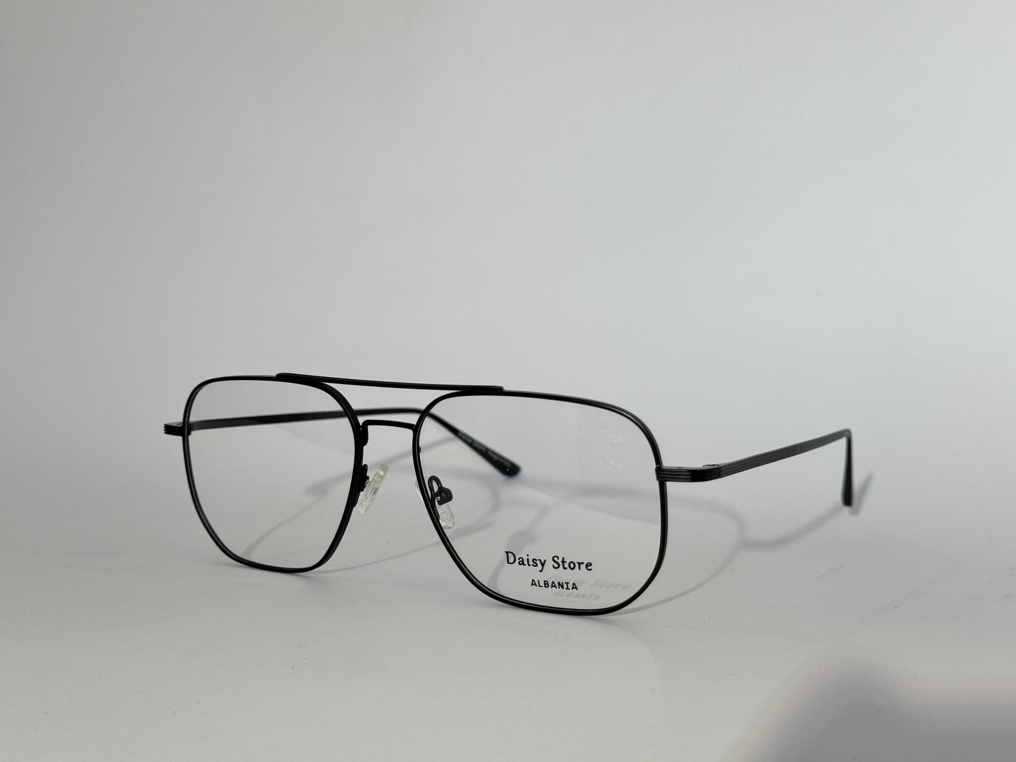 ds-syze-optike-41-kryesore Men's optical glasses, stylish black frame, protective lenses.
