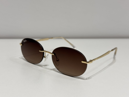 Syze dielli Ray-Ban me dizajn modern dhe mbrojtje UV.