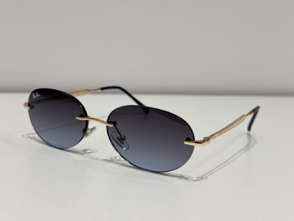 Syze dielli Ray-Ban me mbrojtje UV dhe dizajn modern.