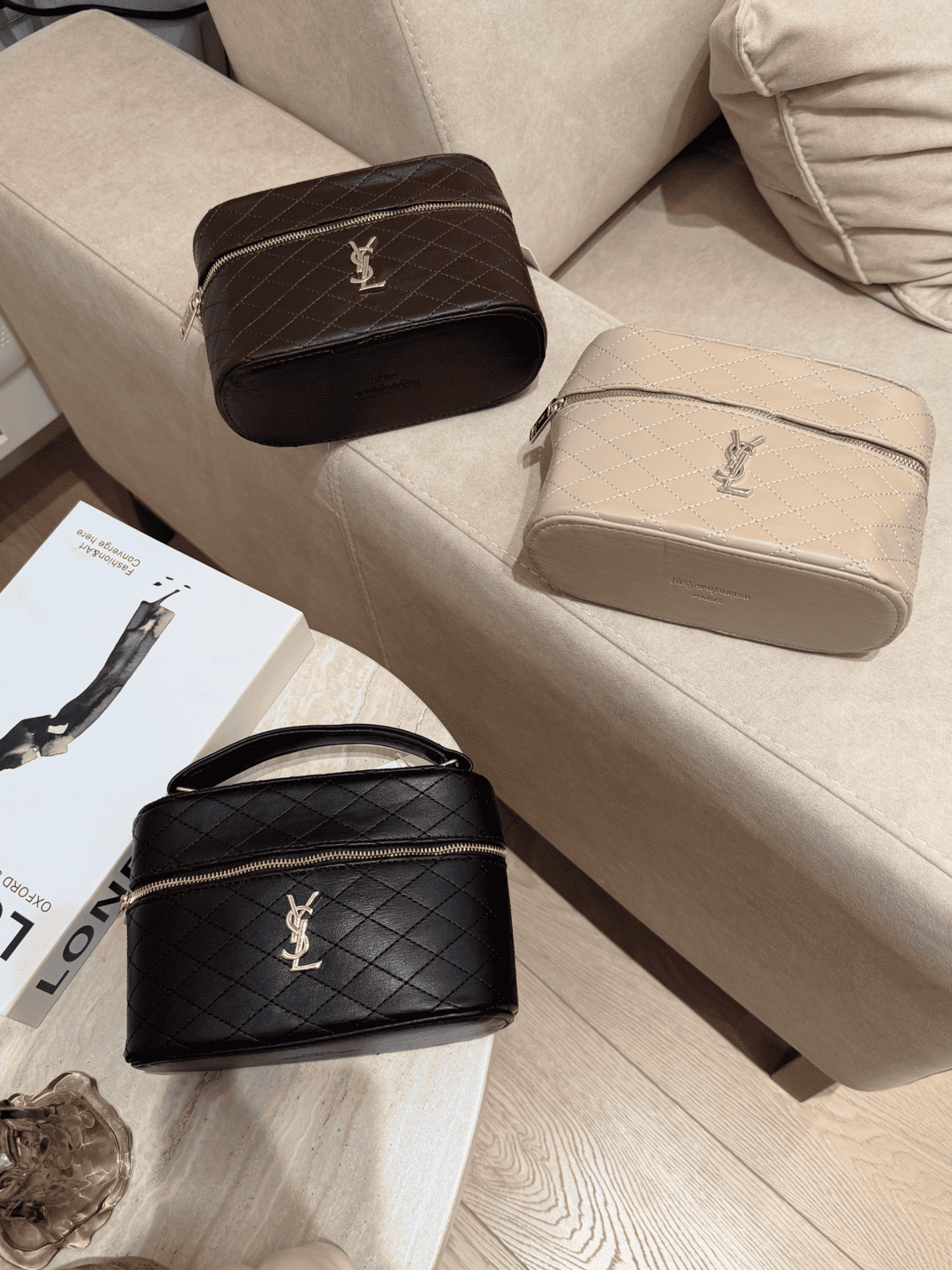 ysl-vanity-case-kryesore YSL vanity case, çanta elegante për femra, dizajn i rafinuar.