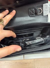 Interior view of Diesel 1dr e zezë elegant black handbag.