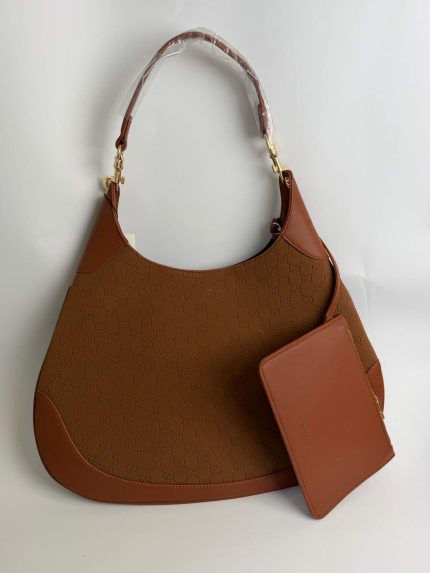Çanta hobo Gucci GG, brown leather elegance and functionality.