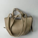 Beige çantë tote polène mini for students, stylish and compact.