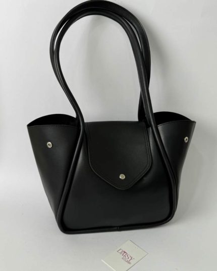 Elegant black tote bag with clasp, ideal solution for style.