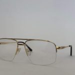 Skelete Optike Daisy Store gold eyeglasses, stylish and comfortable design.