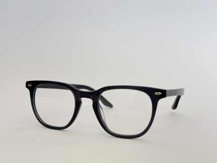 Women's stylish black eyeglasses for comfort and elegance.