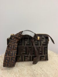 Çanta Fendi By The Way handbag with logo pattern and scarf.