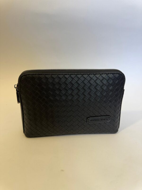 bottega veneta clutch e zezë - Bottega Veneta Clutch e zezë - Elegancë dhe Stil